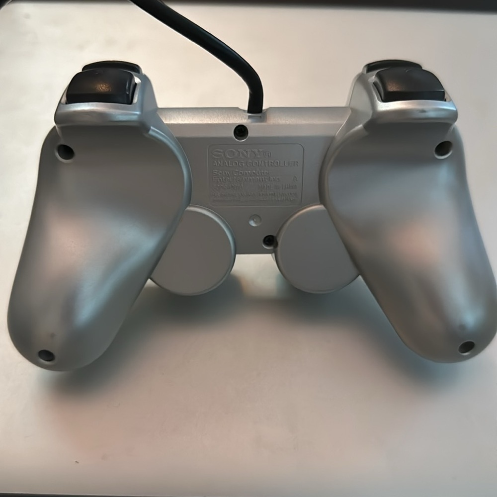 Sony game controller - Picture 4 of 4